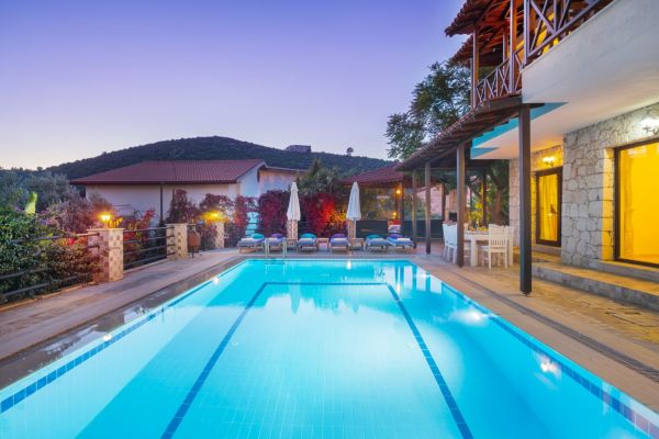 Villa Antik | Kalkan'da Merkezi Havuzlu Lüks Villa