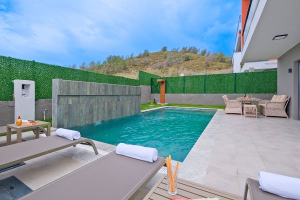 Villa Aydinç 1 | Fethiye Çalış’ta Jakuzili, Havuzlu Kiralık Villa