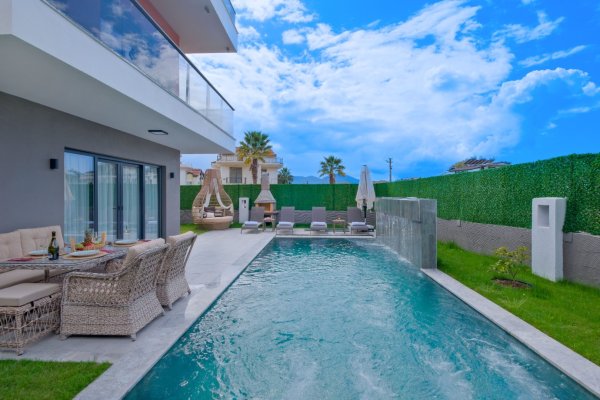 Villa Aydinç 1 | Fethiye Çalış’ta Jakuzili, Havuzlu Kiralık Villa