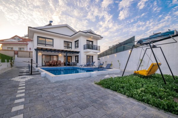 Villa Bandera | Fethiye'de Korunaklı Özel Havuzlu Kiralık Villa