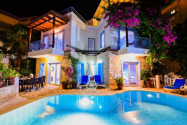 Villa Blue | Kalkan Merkez’de Deniz Manzaralı Lüks Tatil Villası