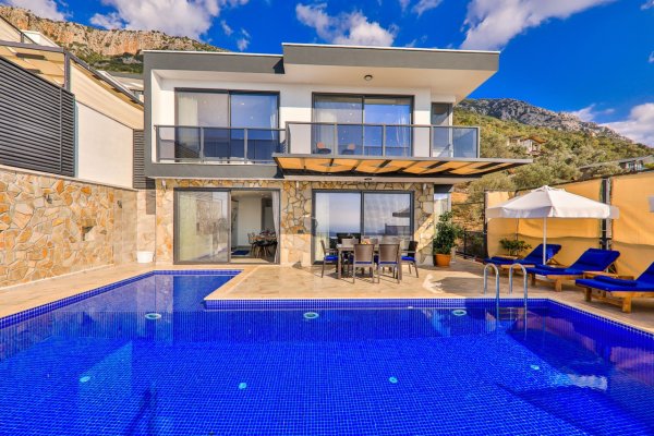 Villa Bluvera | Kalkan Kördere'de Kapalı Havuzlu & Deniz Manzaralı Villa