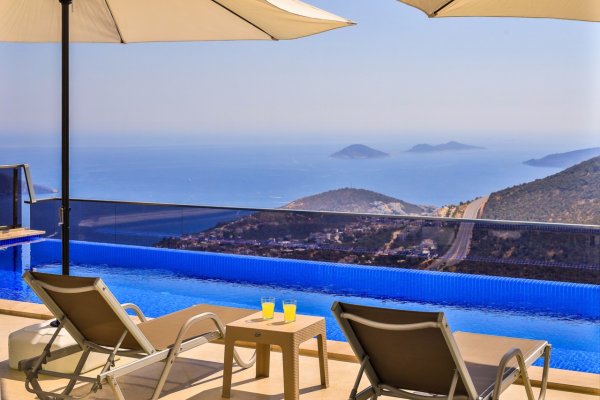 Villa Celestia | Kalkan Akbel'de Kapalı Havuzlu & Saunalı Villa