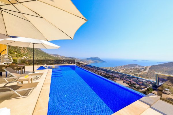 Villa Celestia | Kalkan Akbel'de Kapalı Havuzlu & Saunalı Villa