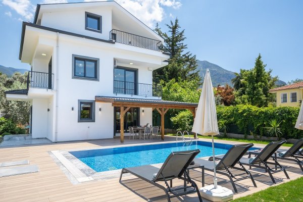 Villa Clara | Ovacık'ta Korunaklı Havuzlu ve Jakuzili Lüks Villa