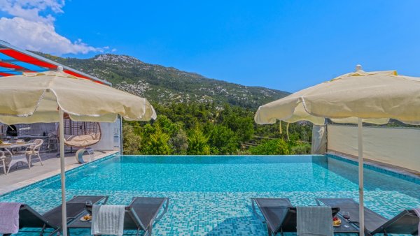 Villa Dekor | Kalkan'da Deniz Manzaralı & Jakuzili Balayı Villası