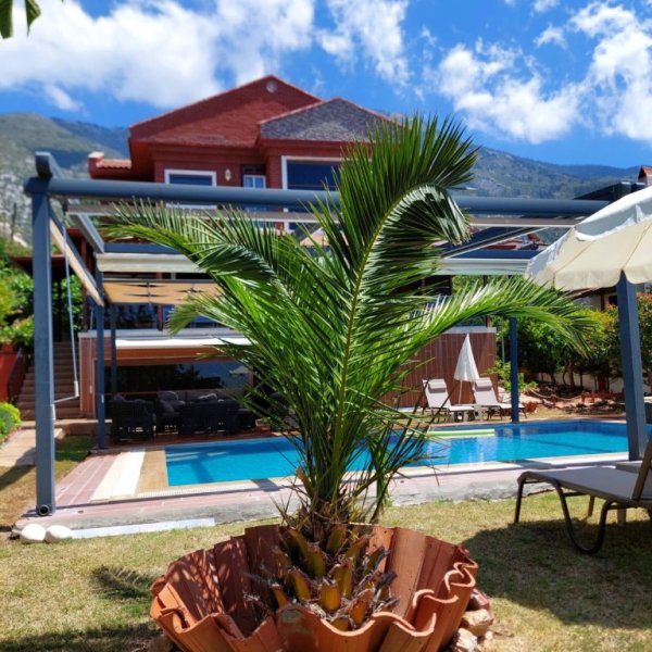 Villa Enfes 1 | Fethiye Ovacık'ta 10 Kişilik Jakuzili Lüks Villa