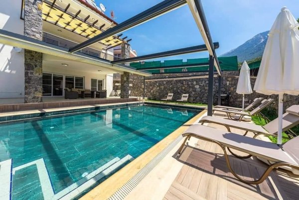 Villa Enfes 2 | Fethiye Ovacık'ta 12 Kişilik Açılır-Kapanır Havuzlu Villa