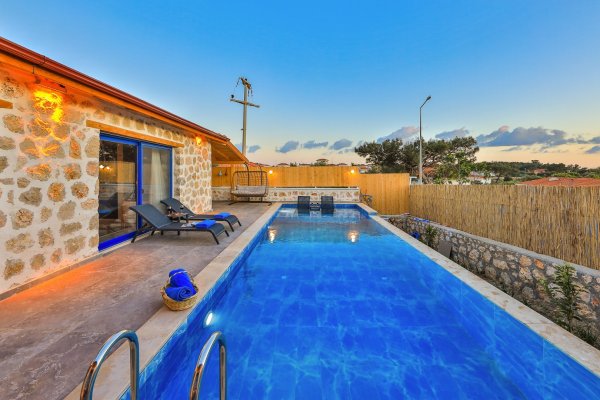 Villa Fresia Blue | Patara Çift Jakuzili Lüks Taş Villa