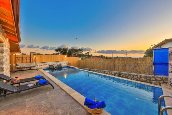 Villa Fresia Blue | Patara Çift Jakuzili Lüks Taş Villa