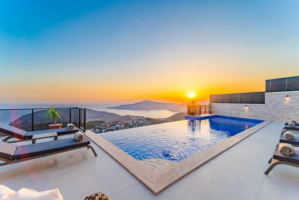 Villa Gelişim | Kalkan Kördere'de Hamam & Saunalı 10 Kişilik Lüks Villa