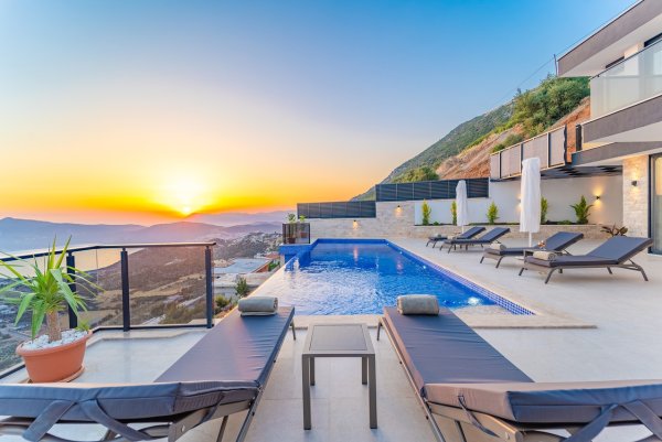 Villa Gelişim | Kalkan Kördere'de Hamam & Saunalı 10 Kişilik Lüks Villa