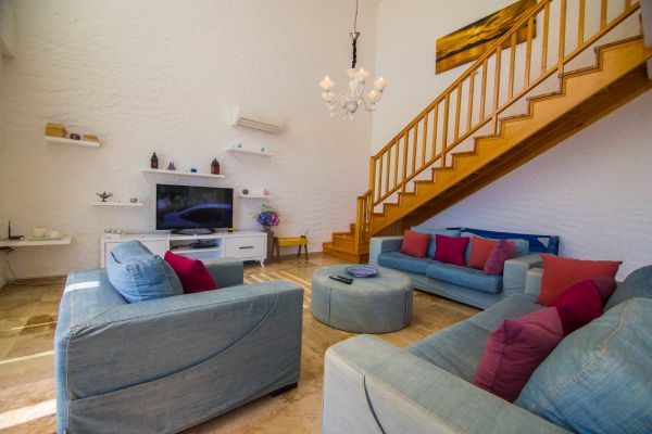 Villa Hoybal | Kalkan'da Korunaklı Havuzlu Balayı Villası
