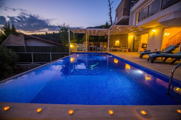 Villa Hoybal | Kalkan'da Korunaklı Havuzlu Balayı Villası