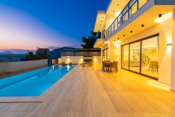 Villa Kamila | Kalkan'da Jakuzili ve Korunaklı Havuzlu Villa