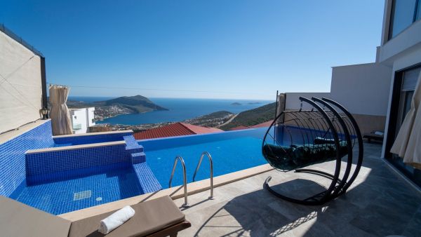 Villa Kübra | Kalkan'da Deniz Manzaralı Lüks Villa