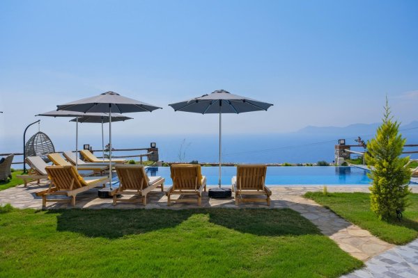 Villa Limit | Fethiye Faralya’da 12 Kişilik Deniz Manzaralı Geniş