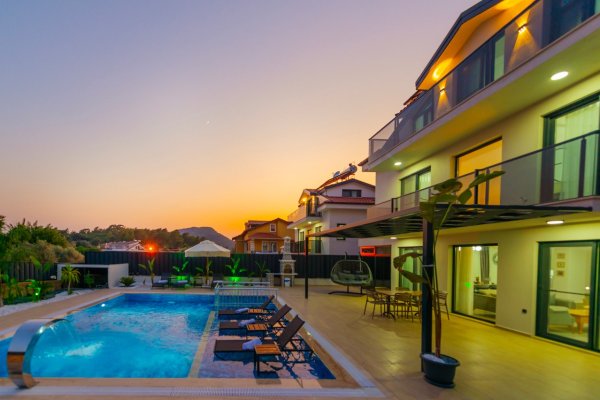 Villa Lunaria | Ölüdeniz'de Jakuzili & Büyük Havuzlu Lüks Villa
