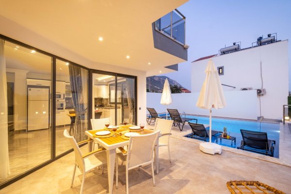 Villa Panoramique II | Kalkan Merkezde Korunaklı Jakuzili Villa