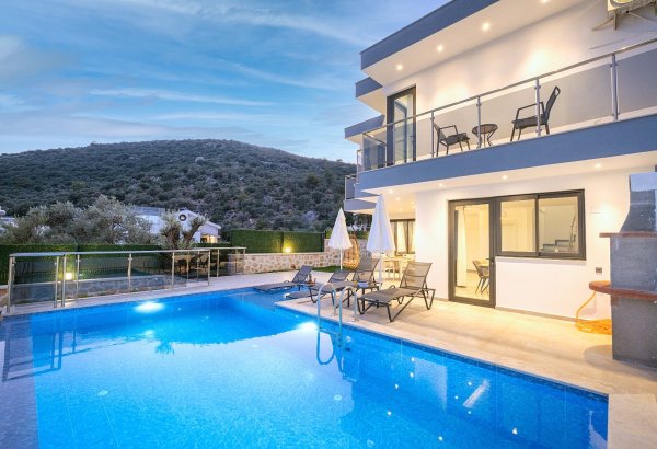 Villa Panoramique II | Kalkan Merkezde Korunaklı Jakuzili Villa