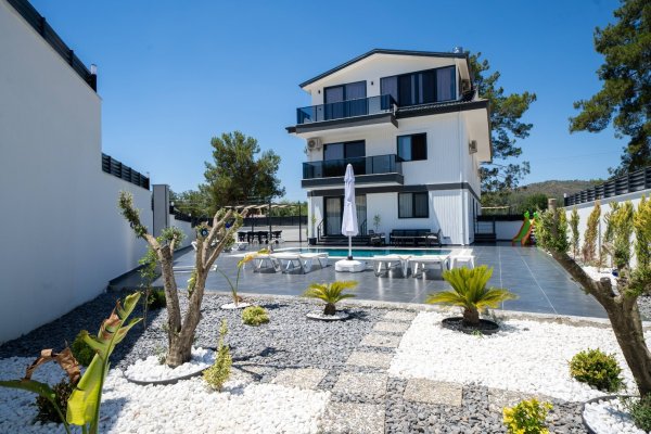 Villa Phoenix 2 | Fethiye Seydikemer’de Havuzlu Villa