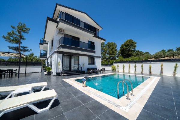 Villa Phoenix 2 | Fethiye Seydikemer’de Havuzlu Villa