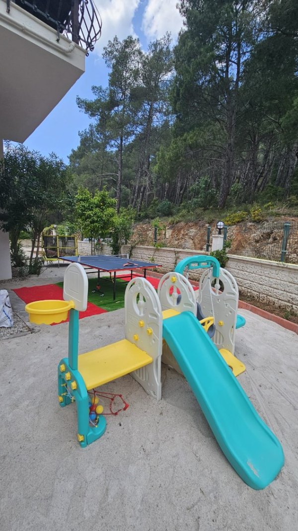 Villa Pineta | Hisarönü'nde 10 Kişilik Oyun Parklı Lüks Villa
