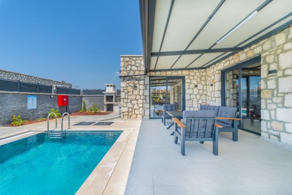 Villa Şafak 4 | Fethiye Çalış’ta Plaja Yakın Havuzlu Villa