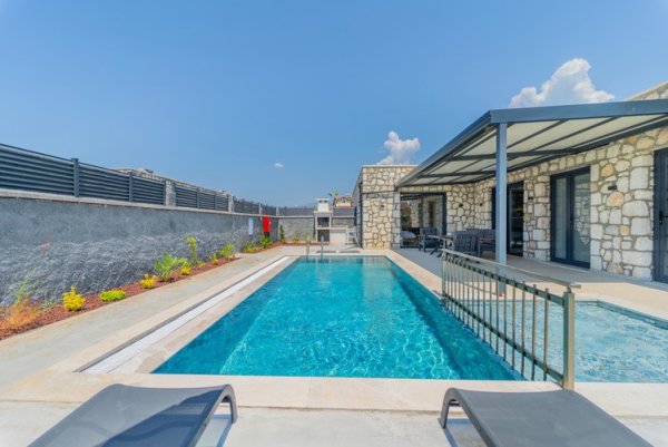 Villa Şafak 7 | Fethiye Çalış’ta Plaja Yakın Havuzlu Villa