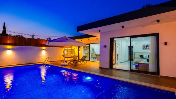 Villa Safira | Kalkan Çayköy'de Korunaklı & Jakuzili Balayı Villası