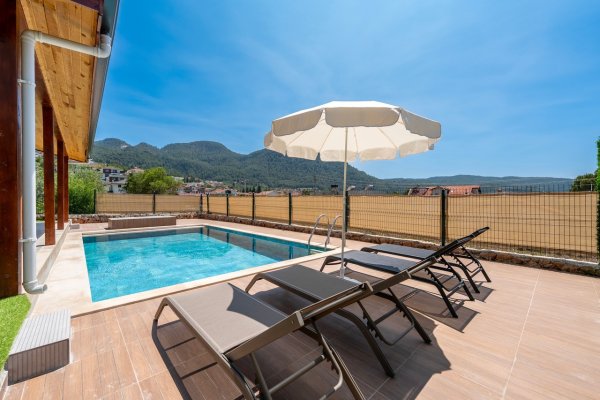 Villa Sinvera | Fethiye Yeşilüzümlü Kiralık Villa Doğa ve Havuz