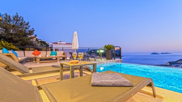 Villa Telopea | Kalkan'da Deniz Manzaralı Lüks Tatil Villası