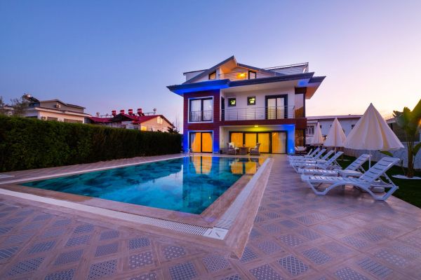 Villa Tranquility | Fethiye'de 12 Kişilik Korunaklı Havuzlu Kiralık Villa