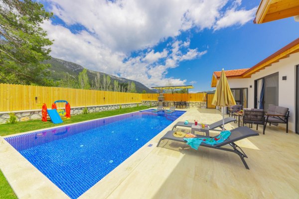 Villa Valora | Kalkan Sarıbelen'de Taş Mimari & Jakuzili Villa