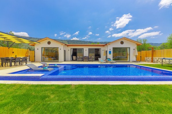 Villa Valora | Kalkan Sarıbelen'de Taş Mimari & Jakuzili Villa