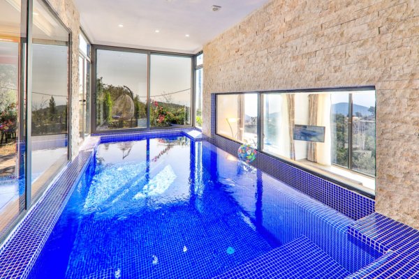Villa Vera | Kalkan Kördere'de Balayı İçin Kapalı Havuzlu Lüks Villa