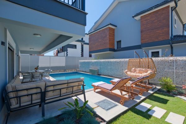 Villa White Day 1