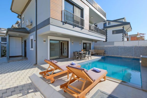 Villa White Day 2