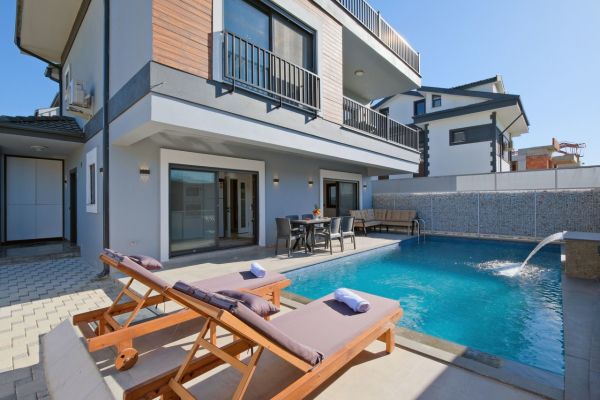 Villa White Day 2