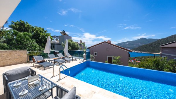 Villa Yadigar | Kalkan Kalamar'da Deniz Manzaralı 4 Odalı Lüks Villa
