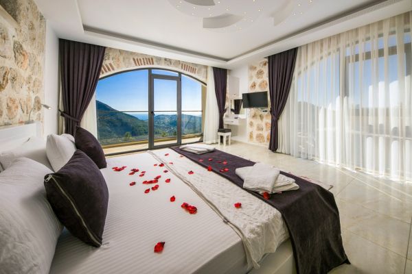 Villa Zerrin 10 | Kalkan’da Korunaklı Lüks Tatil Villası