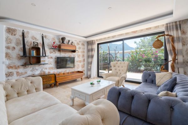 Villa Zerrin 4 | Kalkan’da Isıtmalı Havuzlu Taş Villa