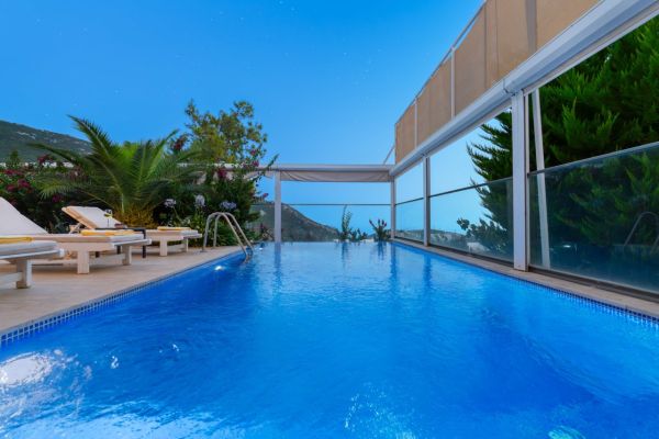 Villa Zerrin 9 | Kalkan’da Isıtmalı Havuzlu Taş Villa