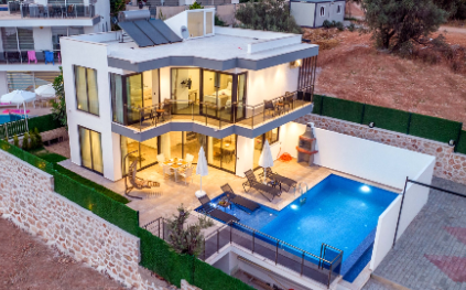 Villa Panoramique II | Kalkan Merkezde Korunaklı Jakuzili Villa