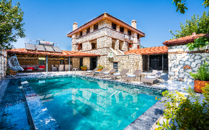 Villa Şahi | Kalkan’da Isıtmalı Havuzlu, Hamam ve Saunalı Muhafazakar Villa